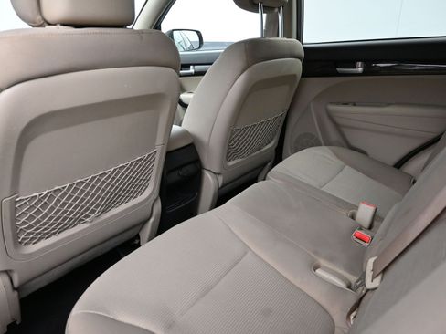 Used 2014 Kia Sorento LX image 19