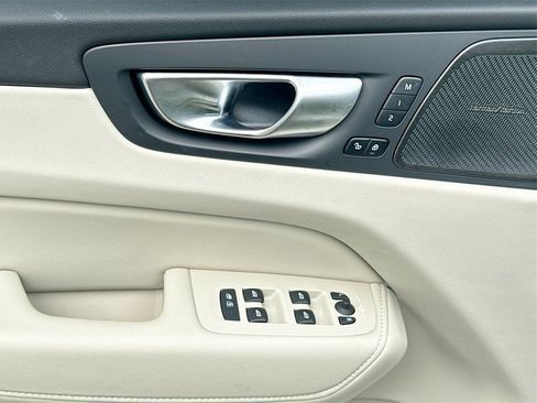 Used 2025 Volvo XC60 T8 Plus w/ Protection Package Premier image 18