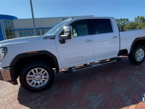 Used 2024 GMC Sierra 2500 SLT w/ SLT Premium Package image 6
