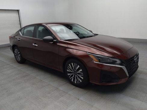 Used 2024 Nissan Altima 2.5 SV image 13