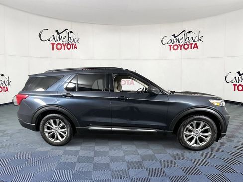 Used 2022 Ford Explorer XLT w/ Equipment Group 202A image 8