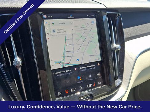 Certified 2024 Volvo XC60 B5 Plus w/ Climate Package AWD/4WD image 18