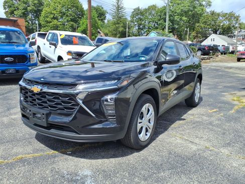 Used 2025 Chevrolet Trax LS FWD image 8