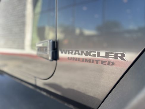 Used 2017 Jeep Wrangler Unlimited Sport AWD/4WD image 12