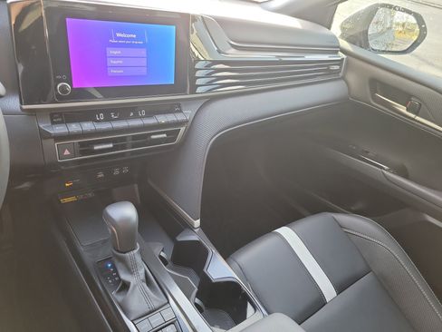 Certified 2025 Toyota Camry SE image 21