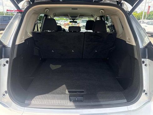 Used 2024 Nissan Rogue SV FWD image 8