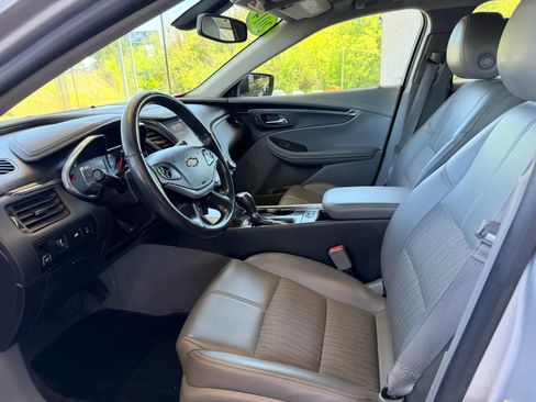 Used 2014 Chevrolet Impala LT w/ Convenience Package image 7