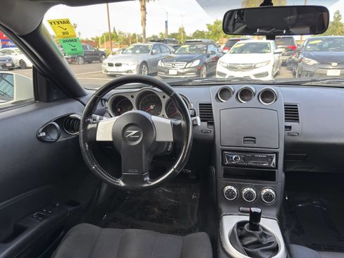 Used 2006 Nissan 350Z Coupe w/ (N93) Cargo Convenience Pkg image 14