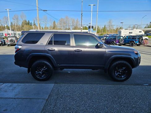 Used 2018 Toyota 4Runner SR5 image 6