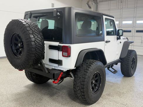 Used 2015 Jeep Wrangler Rubicon AWD/4WD image 4
