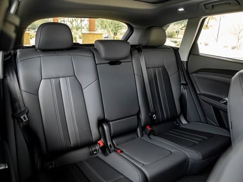 Certified 2025 Audi Q5 Premium w/ Convenience Package AWD/4WD image 24