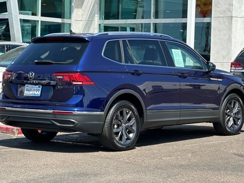 Used 2023 Volkswagen Tiguan SE w/ Panoramic Sunroof Package FWD image 4