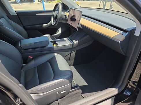 Used 2024 Tesla Model Y Long Range AWD/4WD image 32