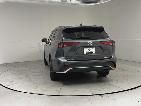 Used 2023 Toyota Highlander XSE AWD/4WD image 3