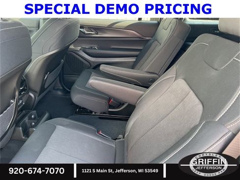 New 2025 Jeep Grand Cherokee L Laredo w/ Luxury Tech Group I image 17