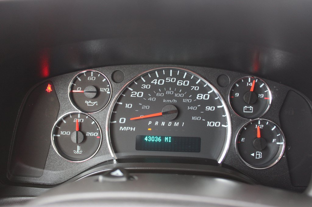 Used 2024 Chevrolet Express 2500 w/ Driver Convenience Package RWD image 36