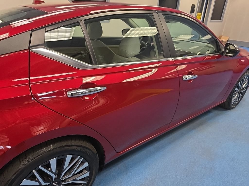 Used 2025 Nissan Altima 2.5 SV FWD image 7