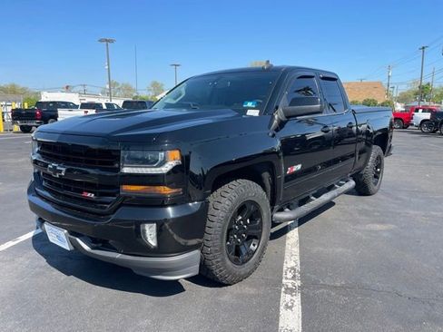 Used 2018 Chevrolet Silverado 1500 LT w/ Midnight Edition image 3