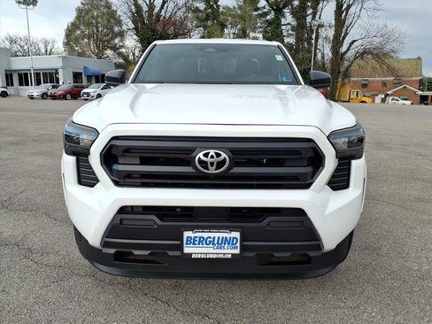 Used 2026 Toyota Tacoma SR image 9