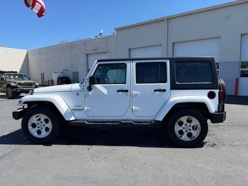 Used 2015 Jeep Wrangler Unlimited Sahara w/ Connectivity Group image 10