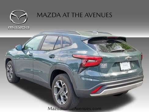 Used 2025 Chevrolet Trax LT w/ Driver Confidence Package FWD image 14