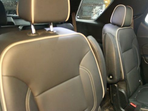 Used 2023 Chevrolet Traverse Premier image 14