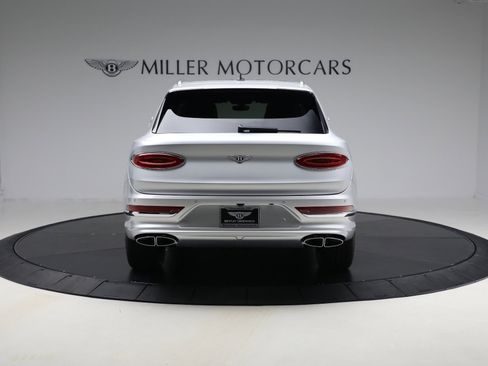 New 2025 Bentley Bentayga Extended Wheelbase image 4