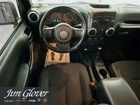 Used 2017 Jeep Wrangler Unlimited Sahara w/ Connectivity Group image 18