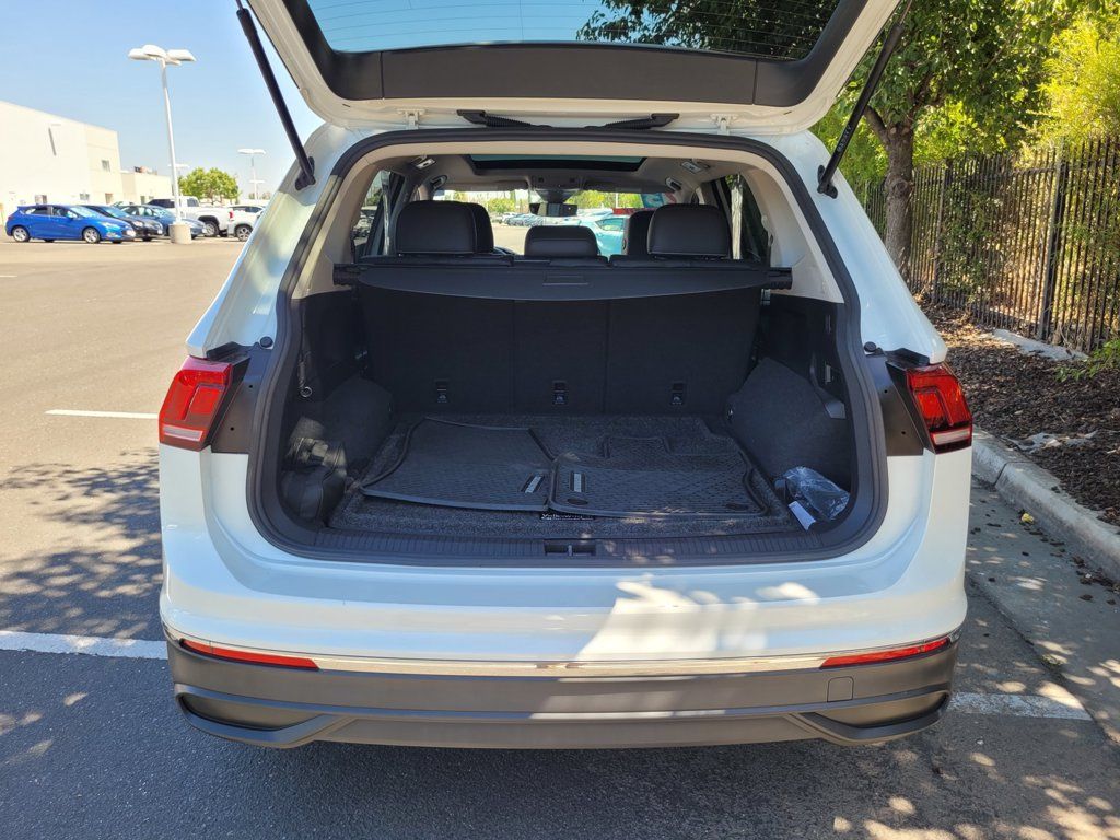 Used 2023 Volkswagen Tiguan SE AWD/4WD image 27
