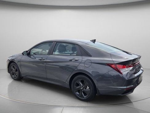 Used 2023 Hyundai Elantra SEL FWD image 5