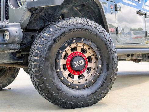Used 2021 Jeep Gladiator Rubicon AWD/4WD image 2