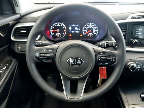 Used 2018 Kia Sorento L image 18