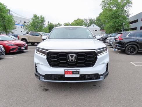 New 2025 Honda Pilot Touring image 6