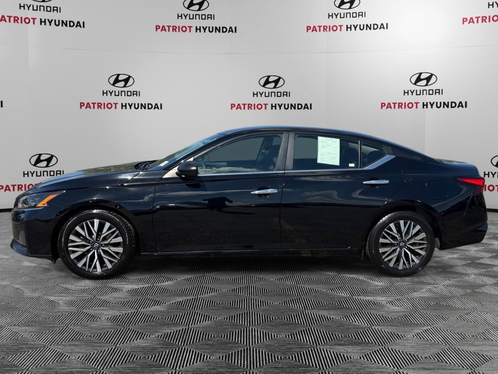 Used 2024 Nissan Altima 2.5 SV FWD image 6