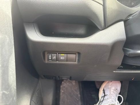 Used 2025 Toyota RAV4 XLE AWD/4WD image 15
