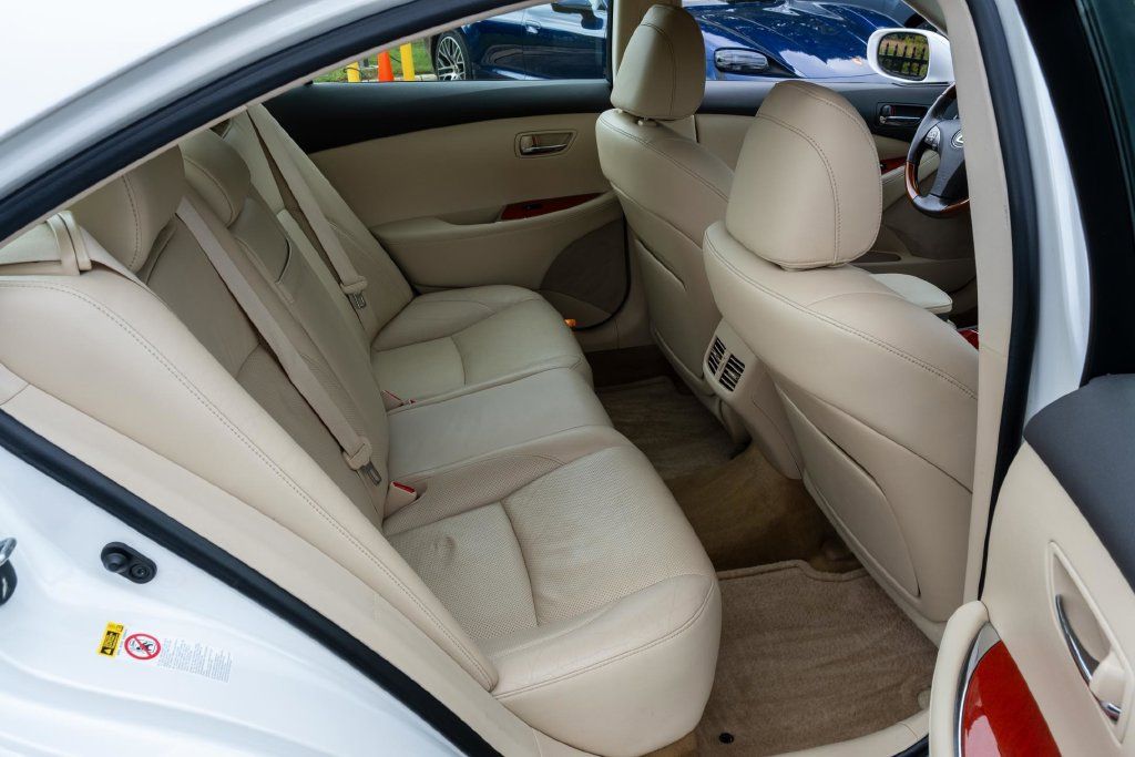 Used 2011 Lexus ES 350 w/ Preferred Accessory Package FWD image 32