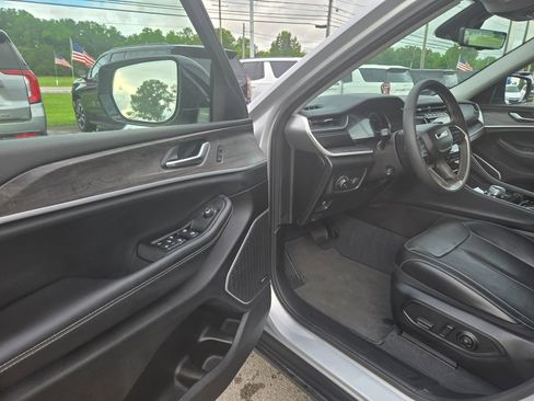 Used 2023 Jeep Grand Cherokee L Limited w/ Luxury Tech Group II AWD/4WD image 6