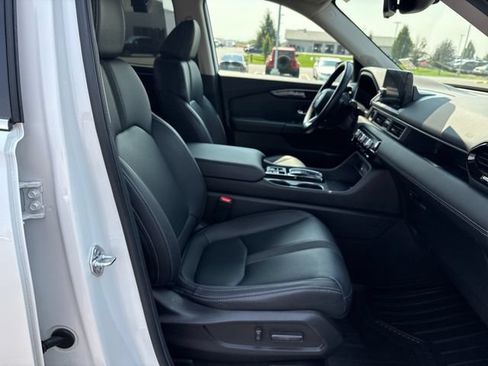 Certified 2025 Honda Pilot Touring image 23