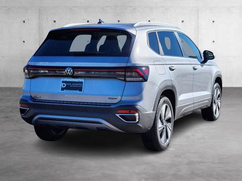 New 2025 Volkswagen Taos SE image 26
