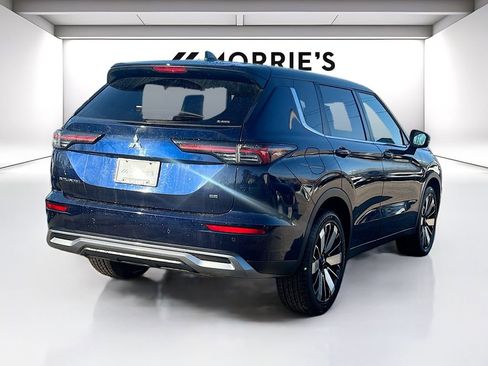 Used 2025 Mitsubishi Outlander SE image 5