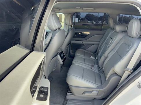 Used 2020 Lincoln Aviator Reserve w/ Class IV Trailer Tow Package image 10