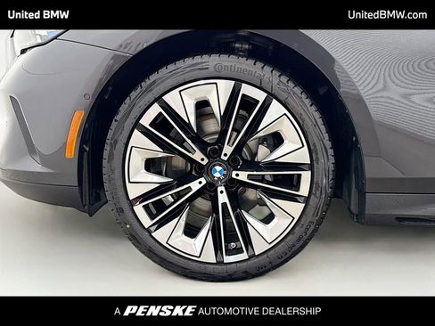 New 2026 BMW 530i w/ Premium Package RWD image 2