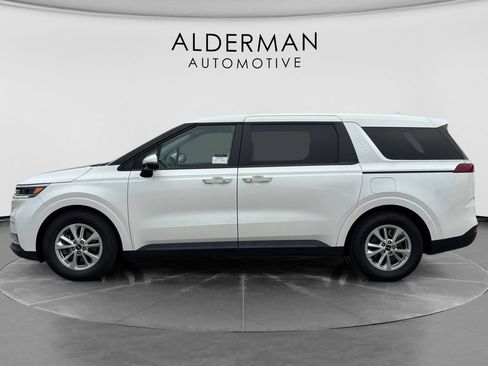 Used 2022 Kia Carnival LX FWD image 2