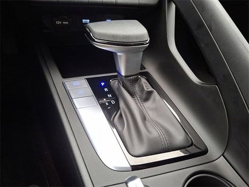 Certified 2025 Hyundai Elantra SE image 14