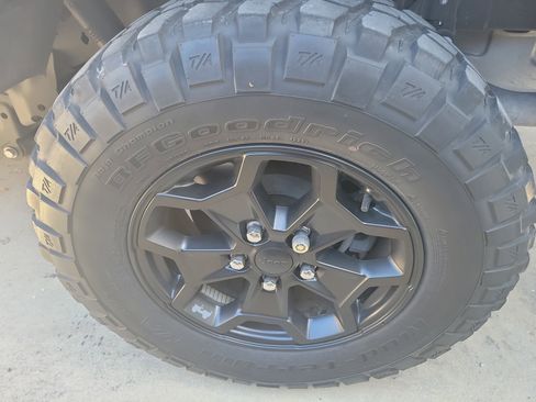 Used 2022 Jeep Gladiator Mojave AWD/4WD image 6