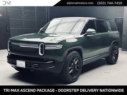 Used 2025 Rivian R1S Premium