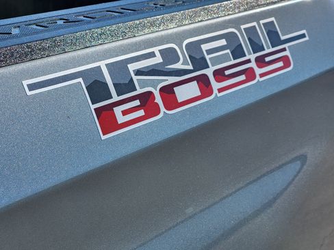Used 2025 Chevrolet Silverado 1500 LT Trail Boss w/ Convenience Package II image 11