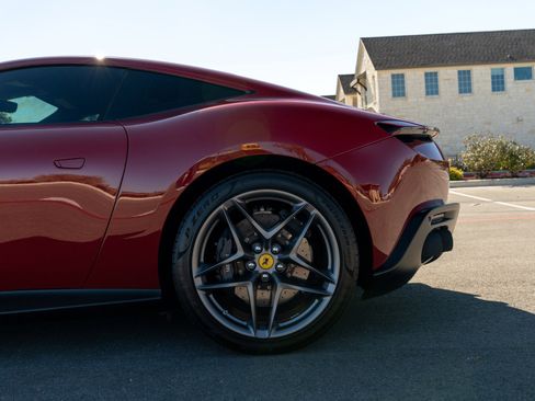 Used 2022 Ferrari Roma RWD image 23