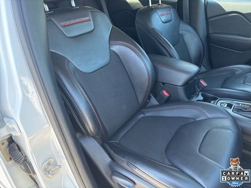 Used 2022 Jeep Cherokee Trailhawk w/ Comfort/Convenience Group AWD/4WD image 51