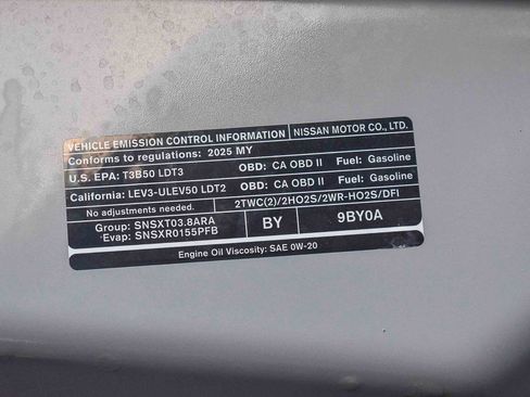 Used 2025 Nissan Frontier PRO-4X image 26